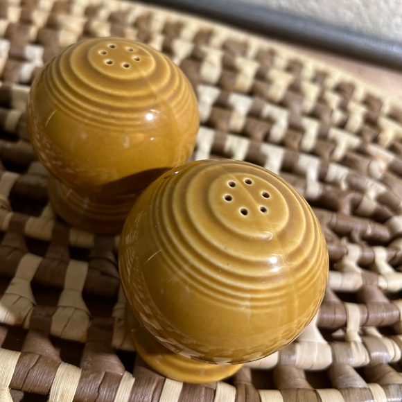 Vintage Fiestaware Ironstone Antique gold salt and pepper shaker set Fiesta 1970 - Picture 5 of 8